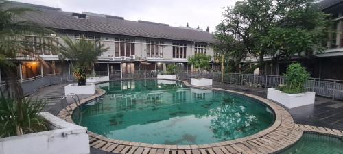 Swimming pool, CaiPods Backpacker Hostel by G10 Guest House Bandung in Pasteur