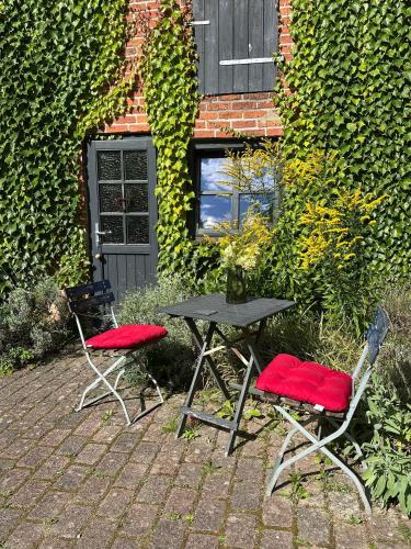 Serene Guest Room Retreat in Grmitz with Private Entrance in Kattenberg