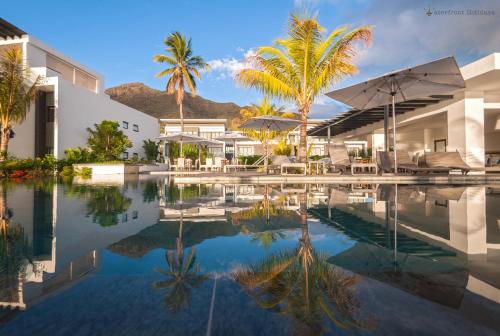Latitude - with private plunge pool, Rivière Noire