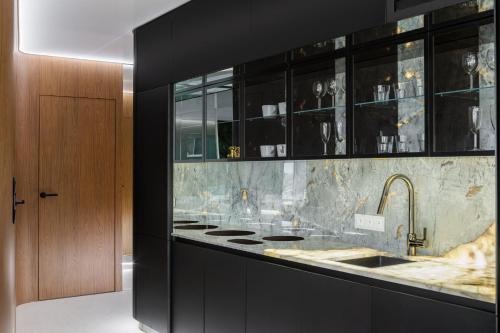 Apartamenty Quorum z Jacuzzi z Widokiem na Odrę by BQQK - image 2