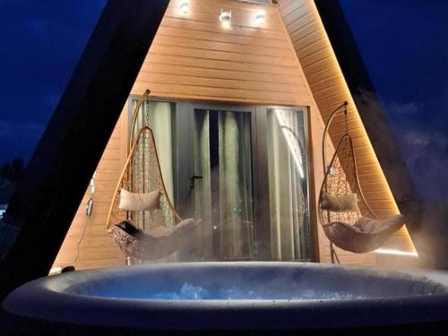 Hot Tub Paradise - Squirrel's House