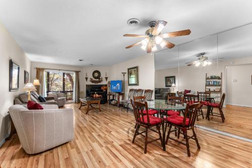PR31-1 -Bluffs Oasis, Branson