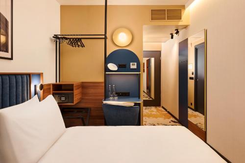 room detail thumbnail 1