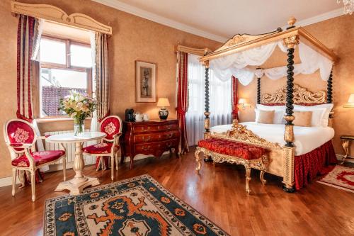 room detail thumbnail 1