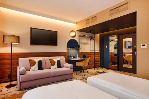 D8 Hotel - image 13