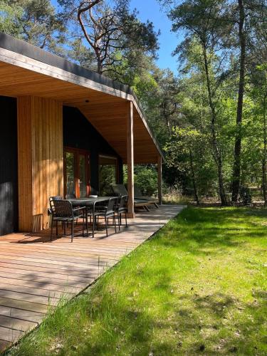 Regge's Lodge - disconnect and relax in the forest in Buurtschap Giethmen