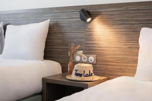 2 twin beds