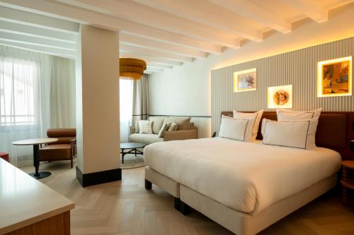 room detail thumbnail 1