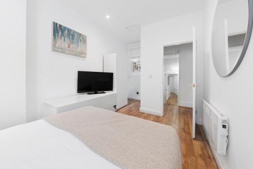 2 Bed Piccadilly Apartment 1, London