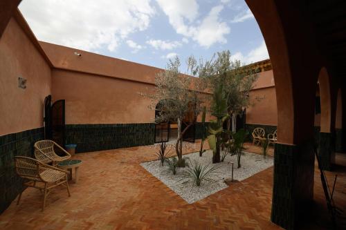 Bohemian lodge guest house - image 9