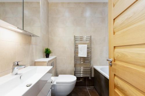 BnBNova - Chic 1BR Fitzrovia Apartment - image 12