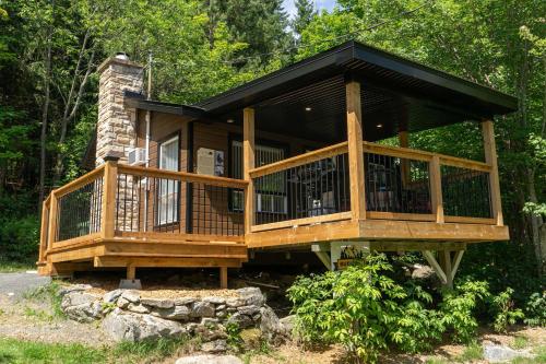 Nature Escape and Miller Zoo - Buddy Shack