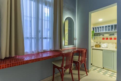 SÀWĀ Sama 1BR Sky Blue Apt in Mar Mikhael - image 5