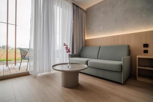 2 twin beds, 1 sofa bed