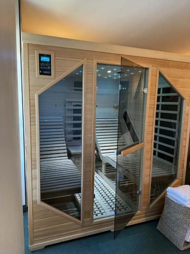Sauna, Logis Hotel Vannes Nord Le Clos Des Hortensias in Locqueltas