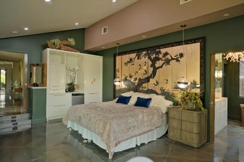 Luxe Dallas Estate Nearly Half Acre Skyline Views – khách sạn tại Tây Dallas