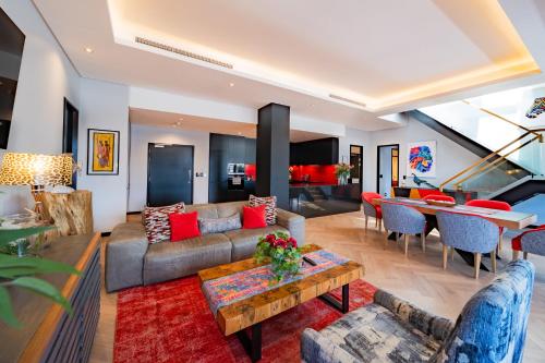 Crayfish Penthouse - The Onyx Cape Town - Tap to explore photos