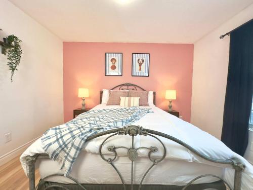 Bright Private Room in Large Home in Port Colborne in Port Colborne (ON)