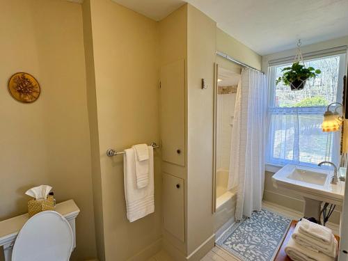 Avery House Bed & Breakfast - image 11