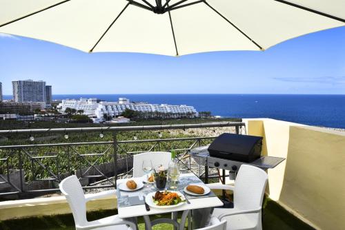 Sun & Calm Triplex - Sea Views, BBQ & Pool
