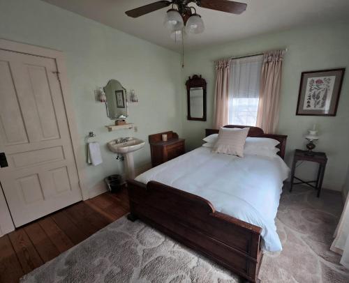 Avery House Bed & Breakfast - image 12