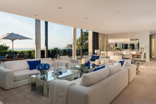 Camps Bay Luxury 5 Star 5 Bed w Gym Majestic Villa - image 8