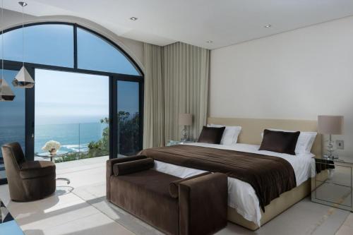 Camps Bay Luxury 5 Star 5 Bed w Gym Majestic Villa - image 12