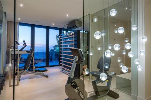 Camps Bay Luxury 5 Star 5 Bed w Gym Majestic Villa - image 13
