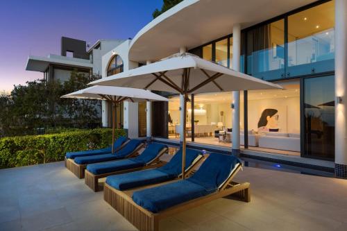 Camps Bay Luxury 5 Star 5 Bed w Gym Majestic Villa - image 5