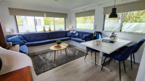  Stacaravan op 5 Sterren Vakantiepark De Kuilart Friesland aan het Meer met Zwembad 5P 237 in Koudum