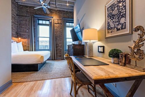 Hip Urban Loft - Small Town Charm - 124 LOFTS #1 in West Dundee, USA
