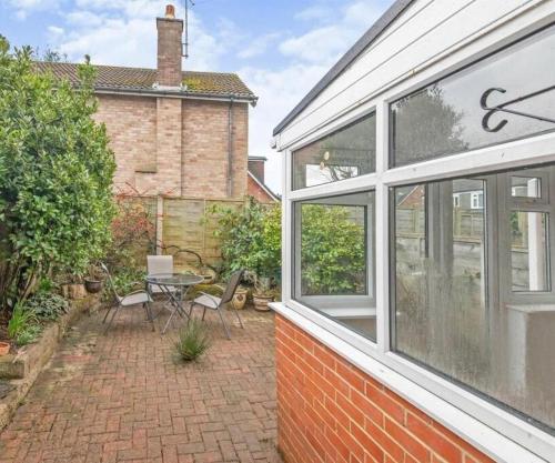 Exterior view, House Sleeps 6 with Garden and Parking in Near Center