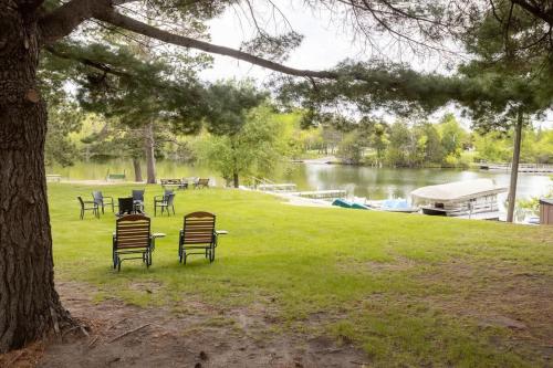 Cozy 1BR 1BA Cabin #4 Riverside Point Resort - image 11