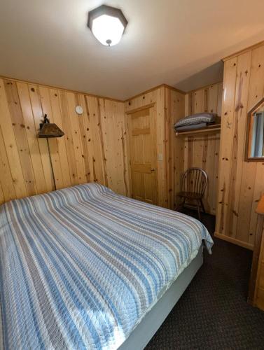 2BR 1BA Cabin #7 Riverside Point Resort - image 14