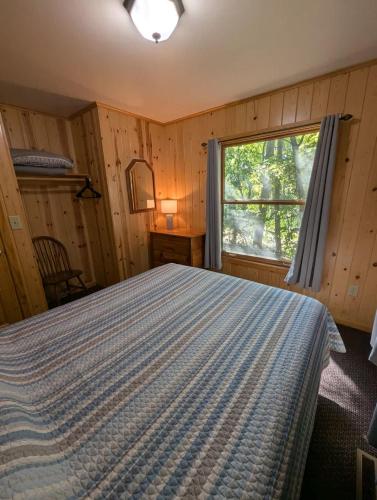 2BR 1BA Cabin #7 Riverside Point Resort - image 8