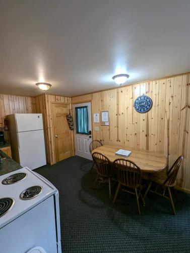 2BR 1BA Cabin #7 Riverside Point Resort - image 13