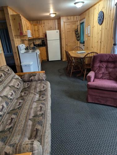 2BR 1BA Cabin #7 Riverside Point Resort - image 5
