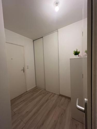 Вхід, T2 cosy proche Versailles in Траппе