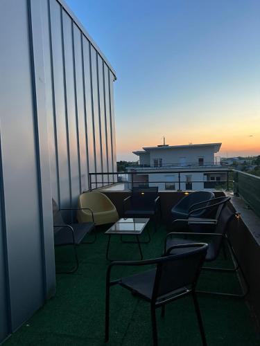 Балкон, T2 cosy proche Versailles in Траппе