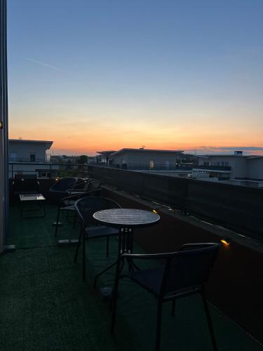 Балкон, T2 cosy proche Versailles in Траппе