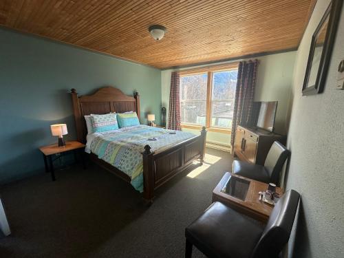 Historic Hotel Bayview in Stewart (BC)