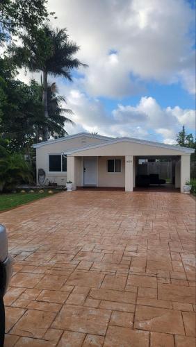 NMB House Park Beach Nearby in North Miami Beach (Fl)
