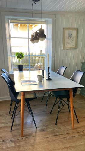 Lägenhet nära Smögenbryggan- privat parkering