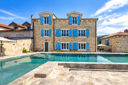 Deluxe Nature Resort Galovi Dvori – khách sạn tại Mundanije