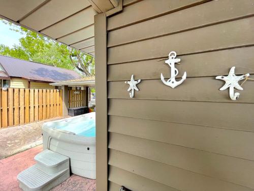 Lakeside Cottage w Hot Tub & Indoor fireplace in Simcoe (ON)