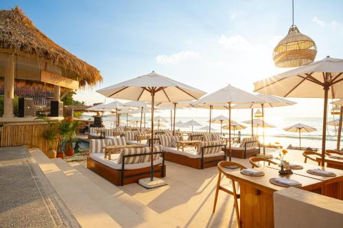 Restaurant, The Beachfront Hostel in Ko Samui