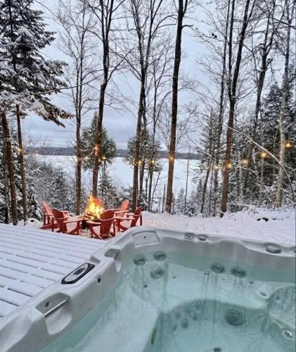Le Vünik, Lac des Plages entre Tremblant Montebello (Le Vunik, Lac des Plages entre Tremblant Montebello) in Amherst (QC)
