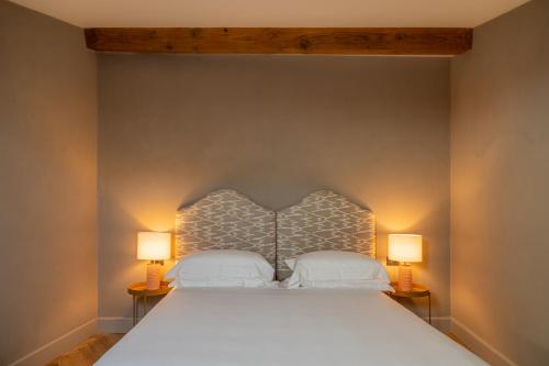 1 queen bed, 1 sofa bed