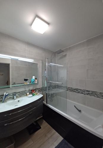 Confortable Appartement limitrophe Enghien-Les-Bains in Анхьєн-ле-Бен