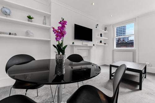 1 Bed Apartment- Marble Arch 5, Londyn